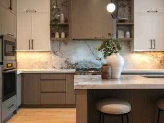 Jeden je tradičný, no môže sa poškodiť, druhý drahší, no vydrží veľa. Pozreli sme sa na materiály vhodné do kuchyne