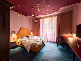 Plesnivý a vlhký byt zmenili radikálne len za 6 mesiacov. V starej budove by ste však také bývanie zrejme nečakali