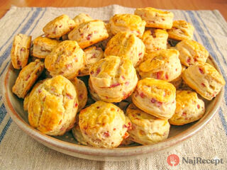 Najlepšie pagáče s masťou a červenou cibuľou. Tento recept si vypýta úplne každý.