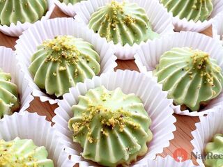 Efektné pistáciové kopčeky s krémovou náplňou. Zo stola zmiznú ako prvé.