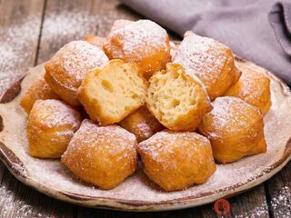 Hrnčekové mini šišky – ten kúzelný recept na cesto, ktoré sa v oleji samo otáča.