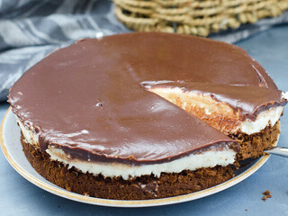 Vynikajúci recept na plačúcu tortu. Šťavnatá kakaová piškóta s výborným krémom za 30 minut.