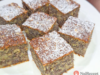 Spojenie jabĺk a maku, ktoré robí tento koláč nezabudnuteľným.