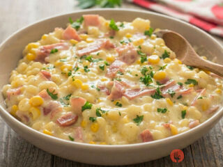 Halušky v syrovej omáčke so šunkou a kukuricou. Blesková večera do pár minút.