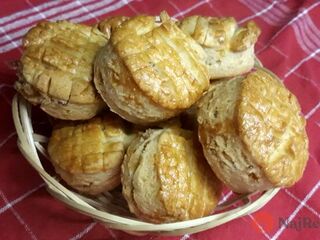 Recept na najlepšie maďarské škvarkové pagáče pod slnkom. Cesto nadýchané a jemné ako pavučina.