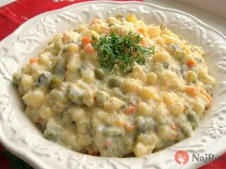 Zemiakový šalát ako od mamičky. Vyskúšajte osvedčené spôsoby, čím ho dochutiť k dokonalosti.