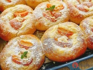 Marhule, puding a mrvenička: Lepšie kysnutné koláče som ešte nerobila.