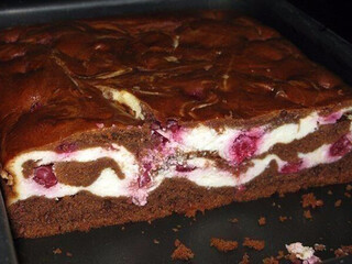 Brownies s tvarohom a čerešňami