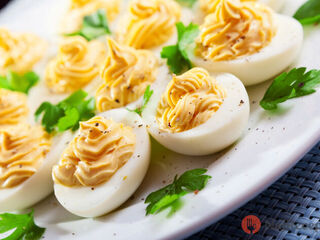 Veľká noc bez žlčníkového záchvatu? 3 recepty na plnené vajíčka, po ktorých vám nebude ťažko.