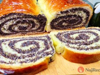 Zlatistý, chrumkavý a plný maku: Upečte si závin, z ktorého neostane ani omrvinka.