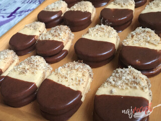 Vianočné jemné oválky zlepované džemom