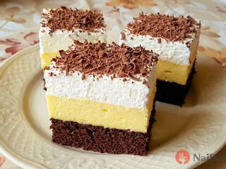 Lepší ako klasika: Nadýchaný americký krémeš so šľahačkou a pudingom.