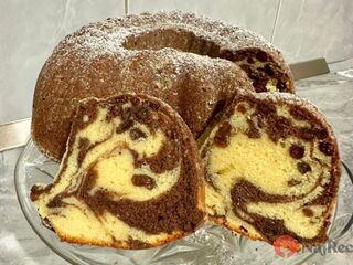 Nadýchaná mramorová bábovka: Dokonalý vzor získate vďaka tomuto triku s vidličkou.