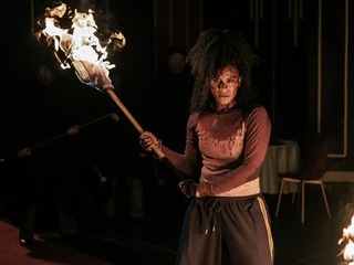 Hororová akčná komédiá Zabijú ťa! je v našich kinách: Pozrite si TRAILER!