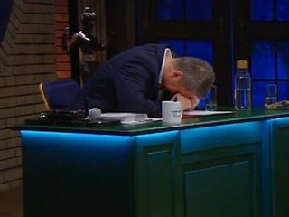 Mareš pred kamerami perlil: Marcin ležal na stole, diváčky sa rehotali ako o dušu!