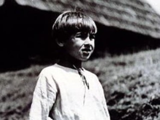 Spoznali ste na FOTO slovenského herca? Pred kamerami stál už ako 4-ročný!