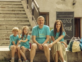 Nová česká komédia mieri do našich kín: Pozrite si ukážku na film Dovolenka v „raji“