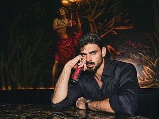 HELL oslavuje 20 rokov limitovanou edíciou v spolupráci s Michele Morrone