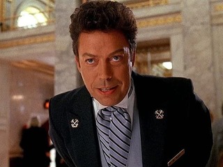 Hotelový recepčný zo Sám doma 2 dnes žije na vozíku. Tim Curry má za sebou ťažkú ranu osudu