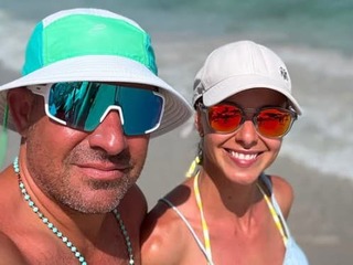 FOTO Nely Pociskovej z dovolenky: Bez mejkapu, v bikinách a bozky s... Hej, veď to nie je Filip!
