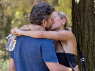 Nová láska známeho herca (48): Od sexi modelky (29) sa nevedel odlepiť!