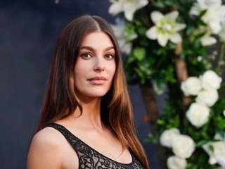 Bývalka Leonarda DiCapria ohúrila na premiére: VŠETCI videli jej spodnú bielizeň!