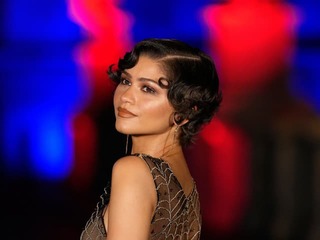 Zendaya na premiére Spider-Mana oblečená v pavučinke: Mamma Mia, veď jej vidno zadok!