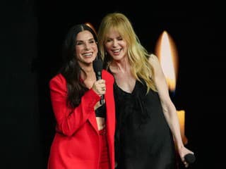 Krásna Sandra Bullock je späť: Do spoločnosti prišla v podprsenke a potom... KONEČNE!