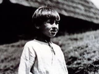 Spoznali ste na FOTO slovenského herca? Pred kamerami stál už ako 4-ročný!