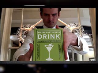 Slovák z Nitry a jeho výnimočný príbeh: Učil hercov miešať drinky pre Jamesa Bonda!