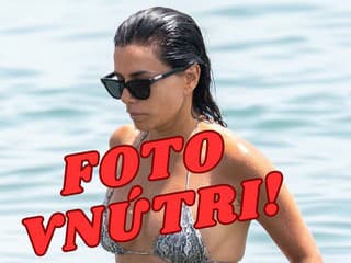 Eva Longoria (51) bohyňou pláže: Ohúrila v miniatúrnych bikinách
