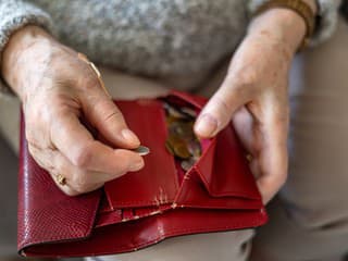 Rodičovský dôchodok má novú formu: Ako poslať peniaze rodičom? (otázky a odpovede)