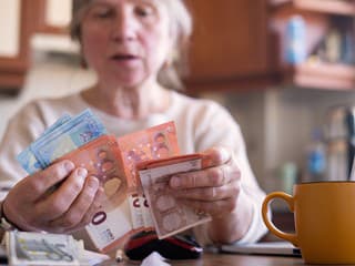 Na ruku či doživotný dôchodok? Pozrite si, ako sa rozhodli sporitelia v druhom pilieri a aké sú ich penzie!