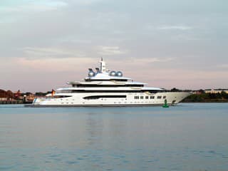 Megajachta zhabaná ruskému oligarchovi má nového majiteľa: Kúpil ju mladý miliardár z Dubaja! (foto)