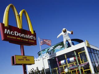 McDonald’s zažíva tvrdý pád: Akcie stratili tretinu hodnoty, čo sa deje s kultovou spoločnosťou?