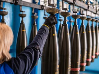 Chcete si kúpiť kúsok zbrojovky v Novákoch? Môžete. Strnad vstúpil na burzu a stal sa najbohatším Čechom!