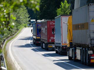 Katastrofálna situácia autodopravcov na Slovensku: Chýbajú tisícky vodičov, štát prichádza o obrovské peniaze!