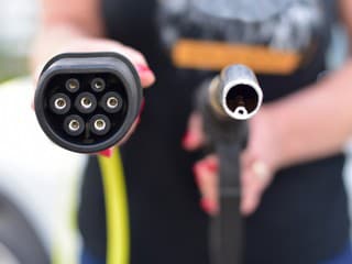 Lacná elektrina nestačí: Nová štúdia ukázala, prečo u nás elektromobily často nedávajú finančný zmysel!
