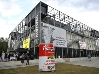 Svetový unikát na Slovensku opäť otvára brány: Warholovo múzeum ukrýva diela za desiatky miliónov eur! (foto)