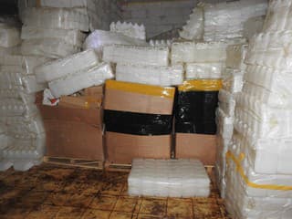 Finančná správa opäť udrela: Pozrite si, čo našli v maskovaných priestoroch! (foto)