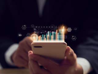 Mladí na Slovensku sporia viac vďaka technológiám, robia však aj zásadnú chybu! (prieskum)