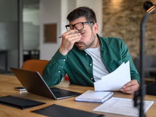 Osobné bankroty lámu rekordy: Najviac to schytávajú tridsiatnici, dlhy však dobiehajú aj seniorov!