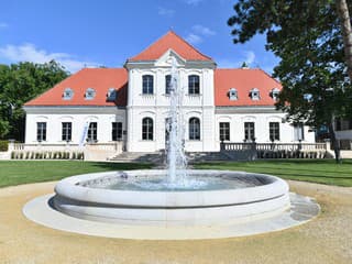 Roky bola zatvorená, teraz ju nespoznáte: Historická vila po miliónovej obnove opäť otvára dvere! (foto)