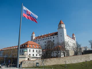 Štátu sa minuli peniaze: Na svoj chod či dôchodky si už musí požičať, upozorňuje INESS!