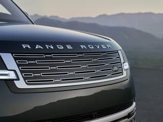 Luxusné SUV za cenu bytu: Prvý elektrický Range Rover je realitou. Pozrite sa, čo dostanete za vyše 160-tisíc eur (foto)