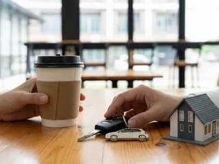 Nové auto namiesto vysedávania na kávičke? Vyrátajte si, o aký majetok prichádzate kvôli drobným výdavkom (kalkulačka)