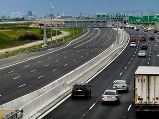Dlho očakávaná štvorprúdovka je tu: Pozrite sa, ako vyzerá úplne nová diaľnica pri Bratislave! (foto)