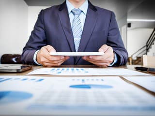 Čím viac AI vstupuje do bankovníctva, tým vyššiu hodnotu má kvalitný bankár