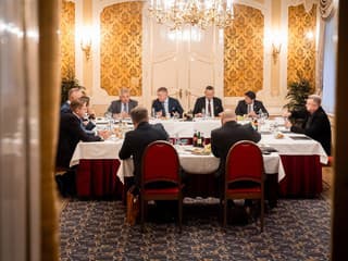 Kto môže za zbedačovanie slovenskej ekonomiky? Slováci v tom majú jasno, prstom ukazujú na našich politikov! (prieskum)