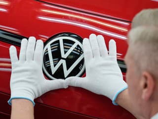 Nemysliteľné sa stalo realitou: Volkswagen prvýkrát v histórii zatvára fabriku doma. Je to varovanie aj pre Slovensko!